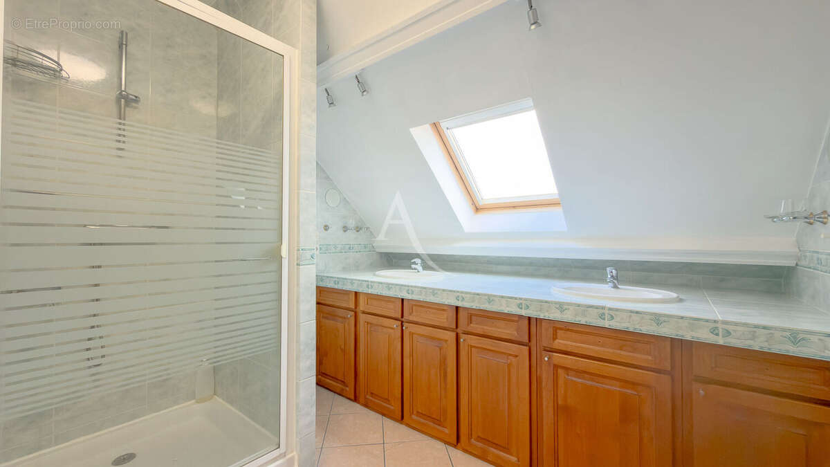 Maison à VIGNEUX-SUR-SEINE