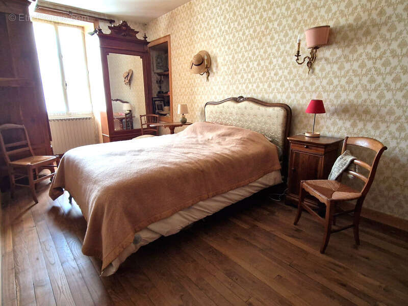 Maison à SAINT-HILAIRE-DE-VILLEFRANCHE