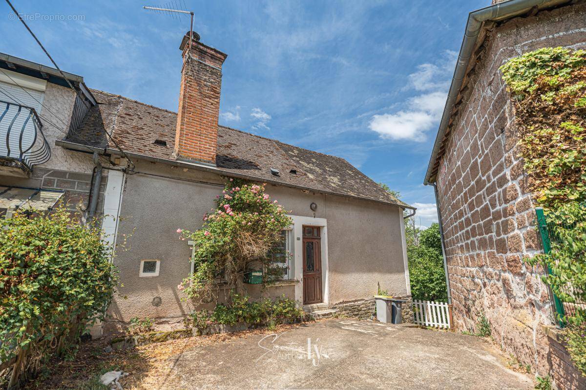 Maison à OBJAT