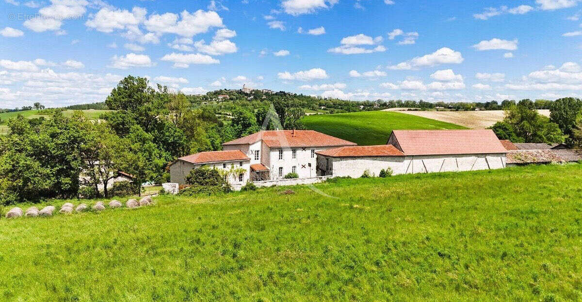 Maison à PUYLAROQUE