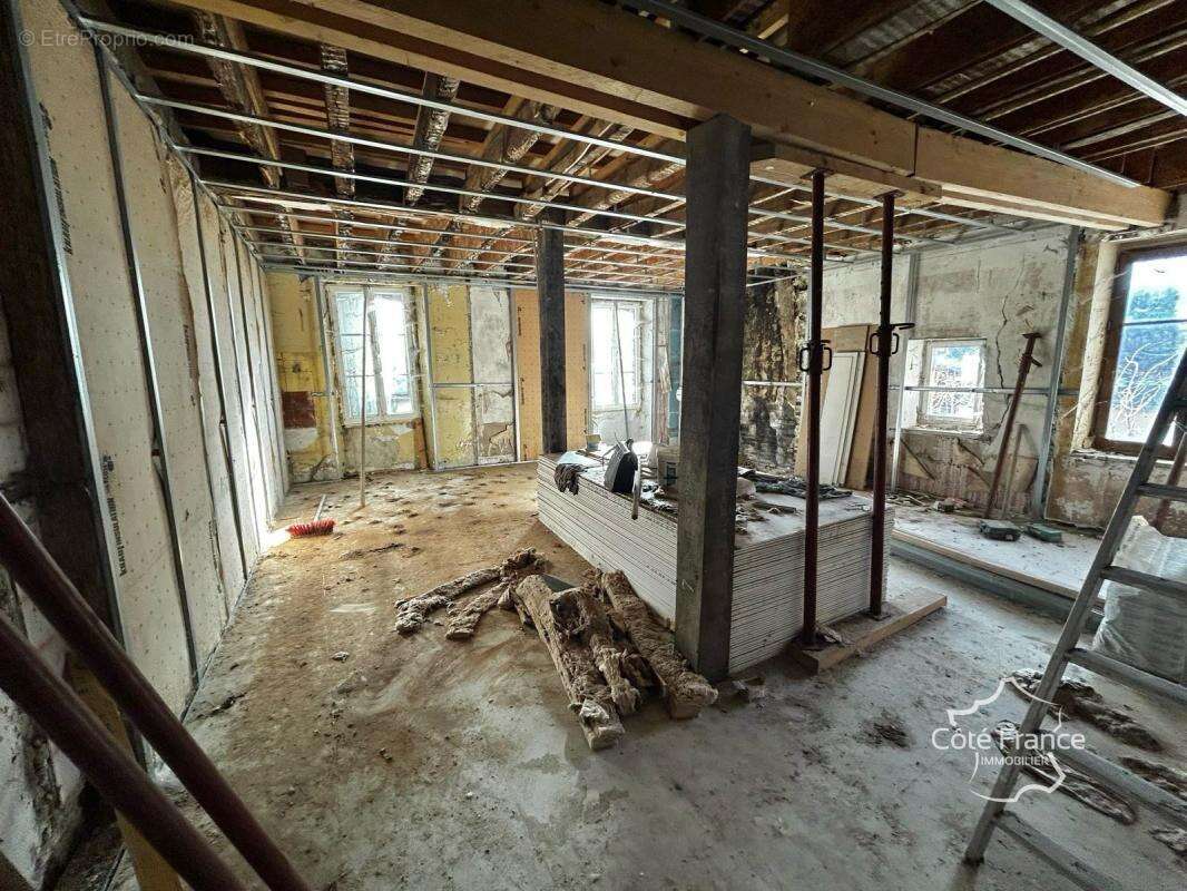 Appartement à BRIENON-SUR-ARMANCON