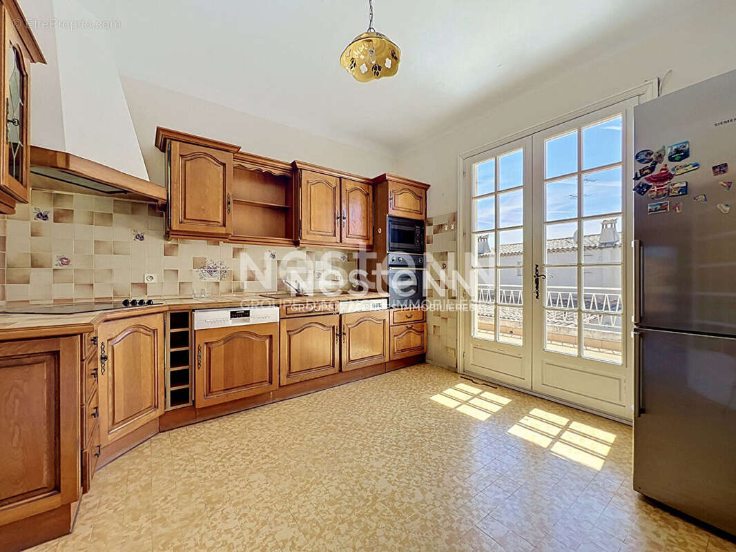 Golfe-Juan - Maison 5P 126 m² + Appartement indépendant 3P 98 m² - Terrain 1 480 m² - Sous-sol 70 m² - Parkings - Proche mer - photo 22