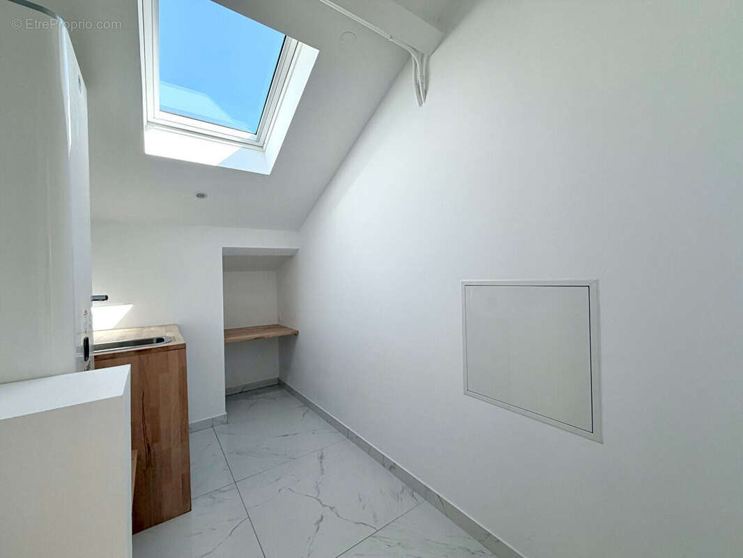Superbe appartement atypique d'environ 110 m² au sol avec terrasse tropézienne - photo 7