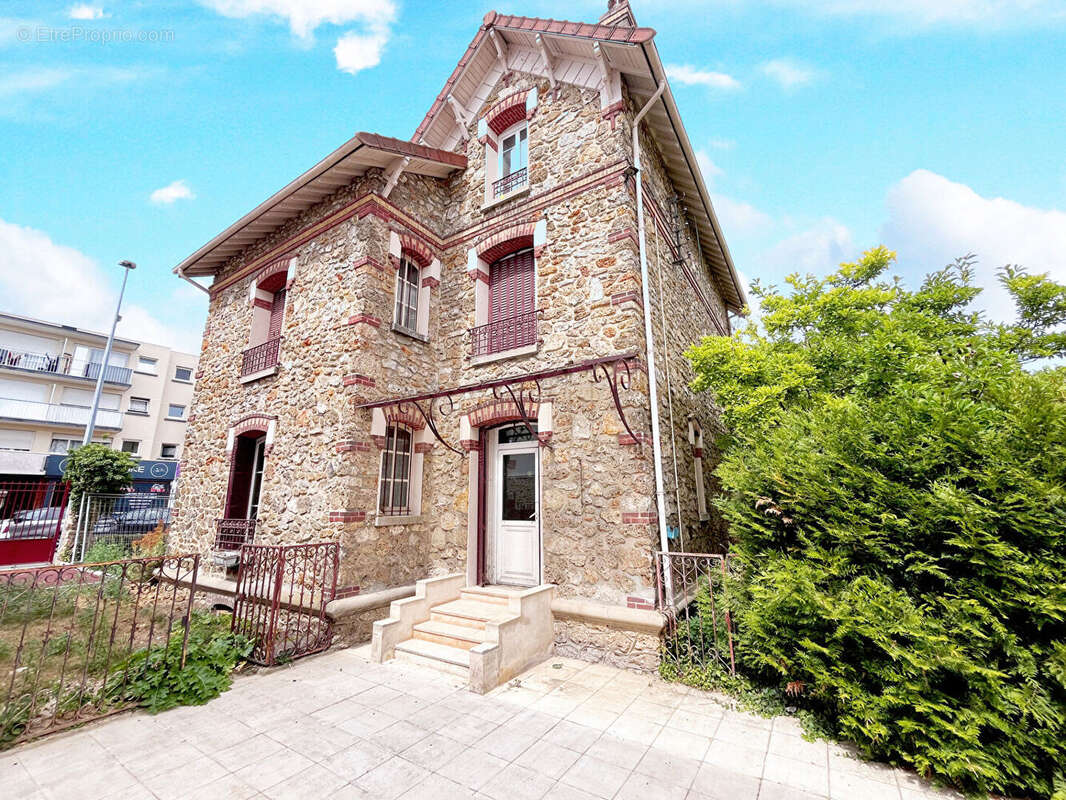 Meulière 187m2 - Centre ville Achères - photo 2