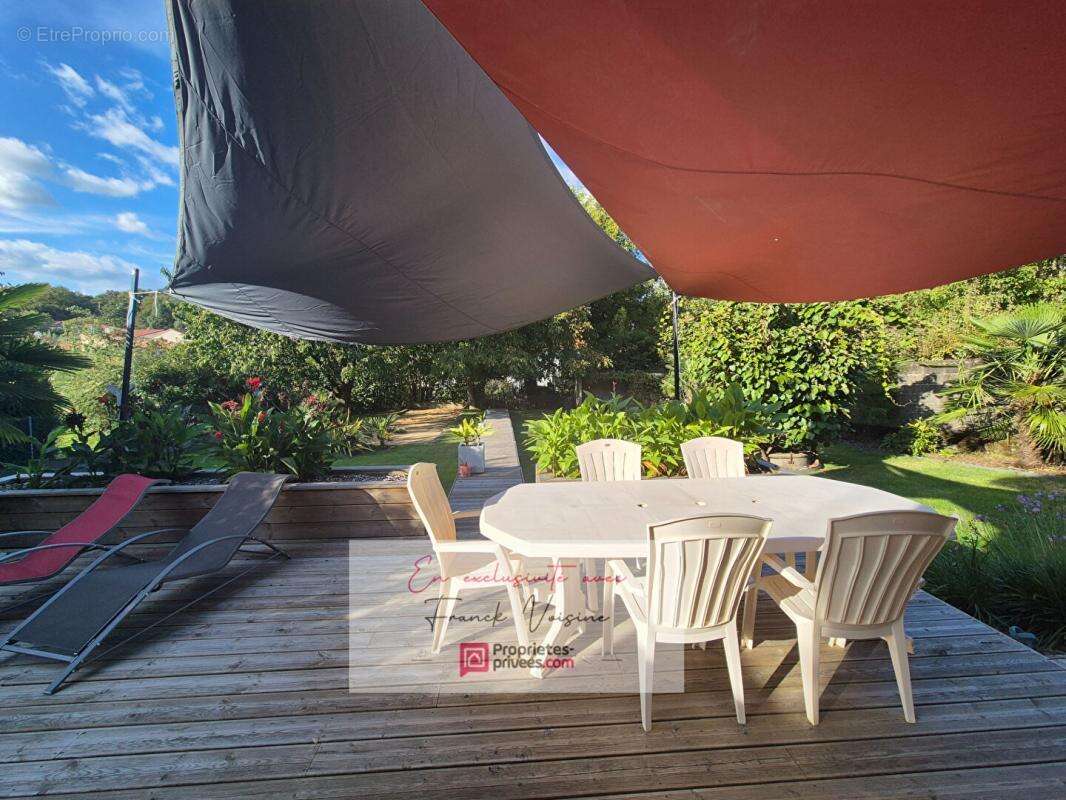 Maison à LES HERBIERS