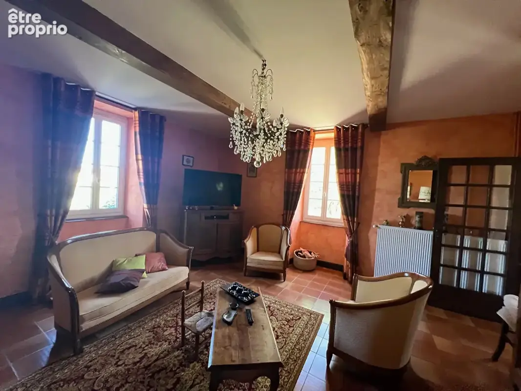 AU COEUR d 'une ville tous commerces Belle Maison de caractère . - photo 8