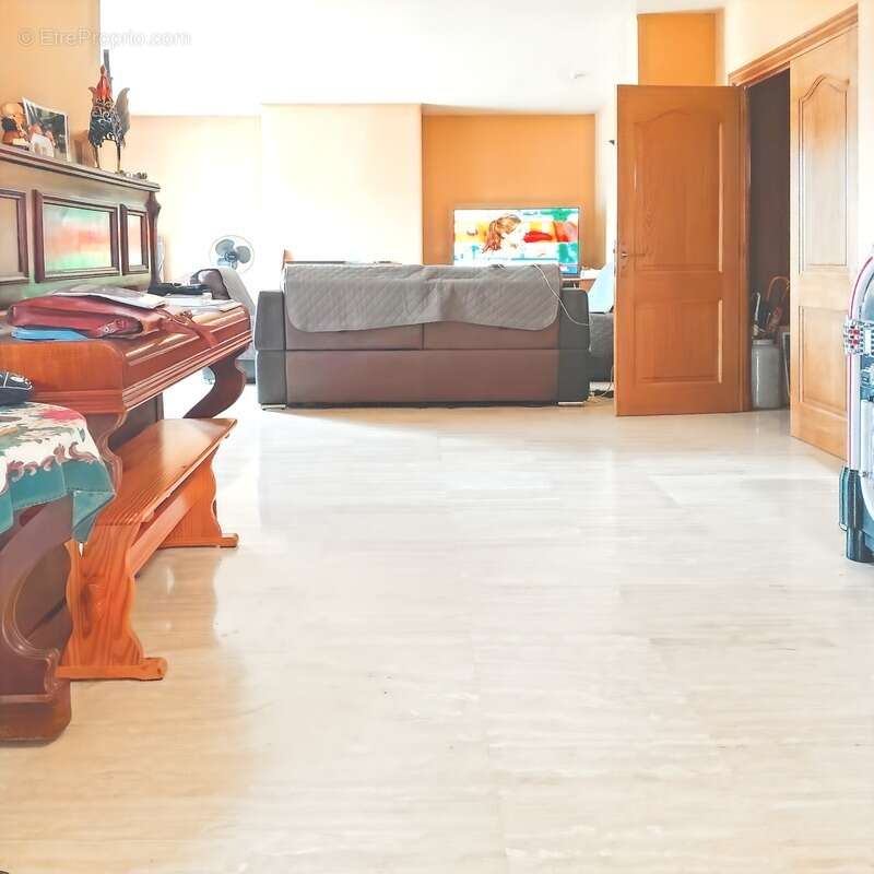 Maison à LA MONNERIE-LE-MONTEL