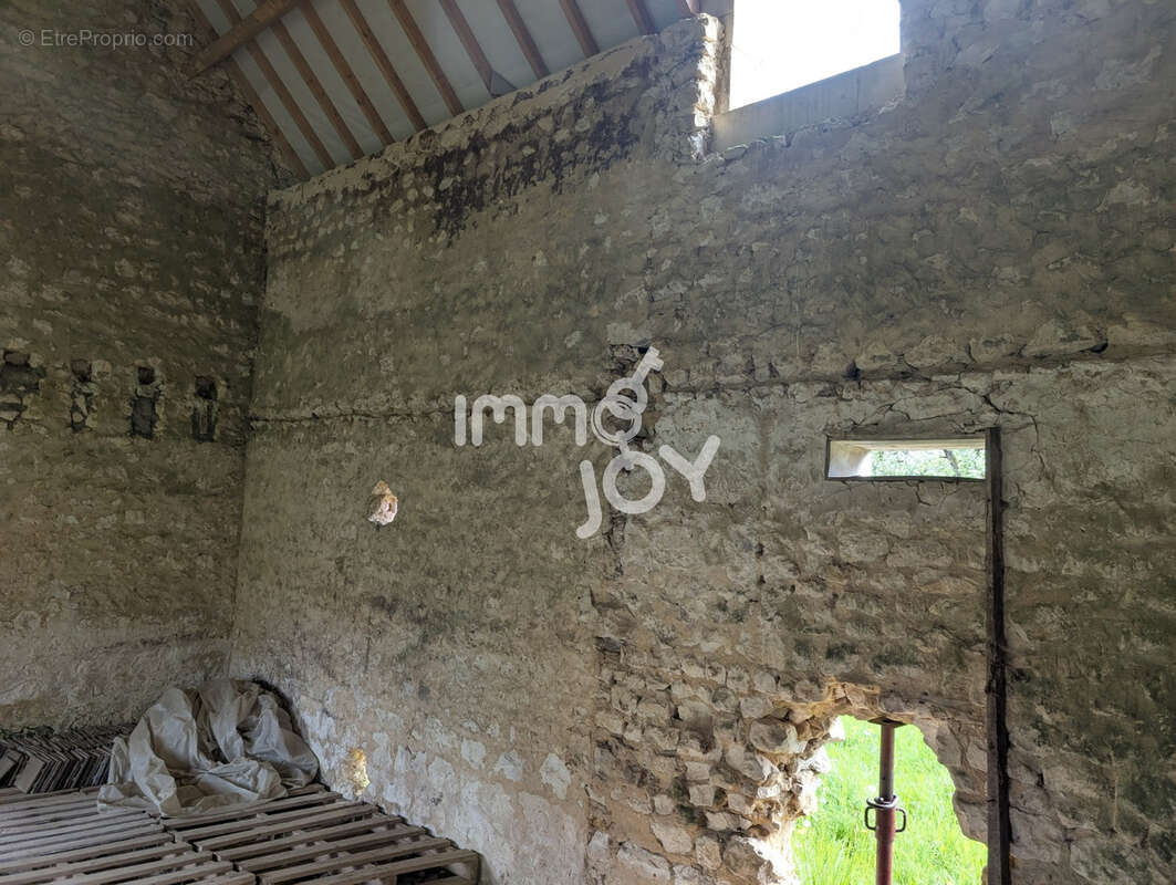 Maison à LA CHAPELLE-MONTLIGEON