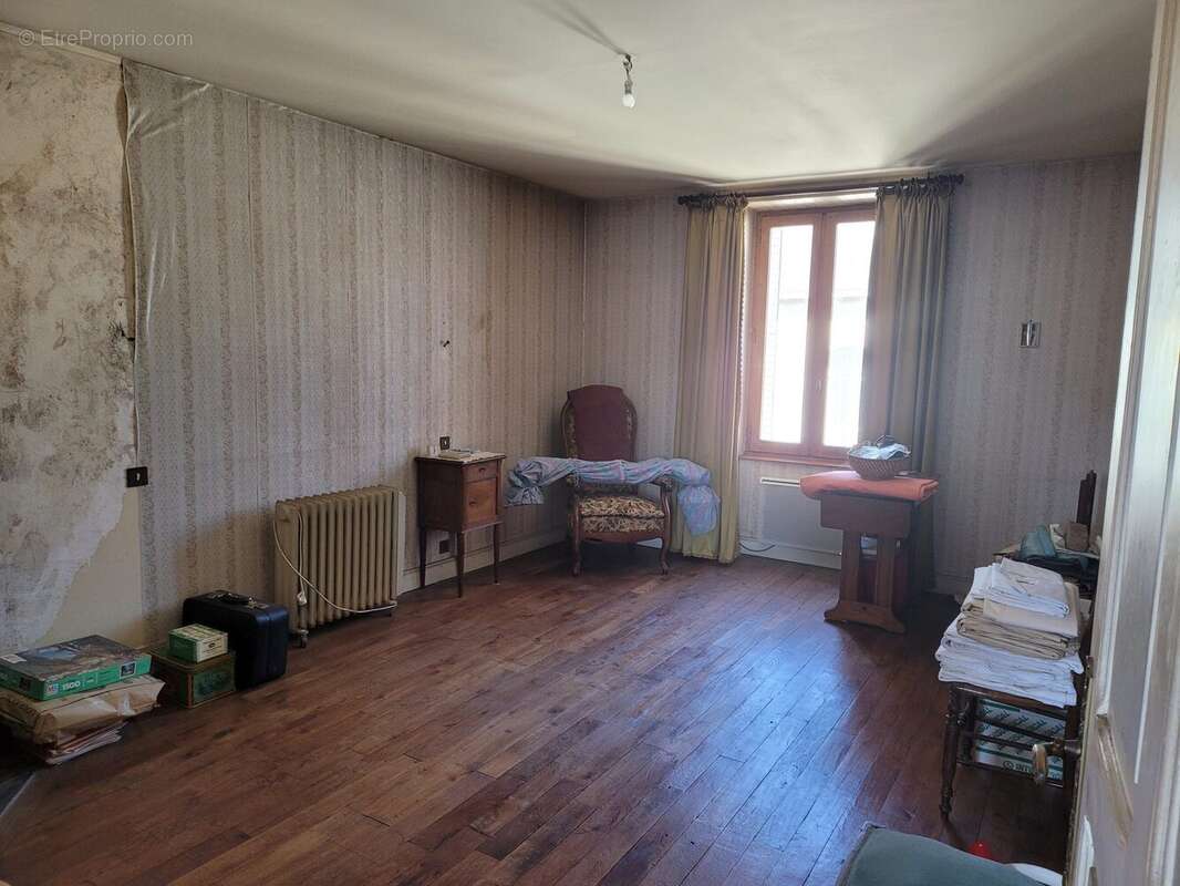 Maison à SAUVIAT-SUR-VIGE