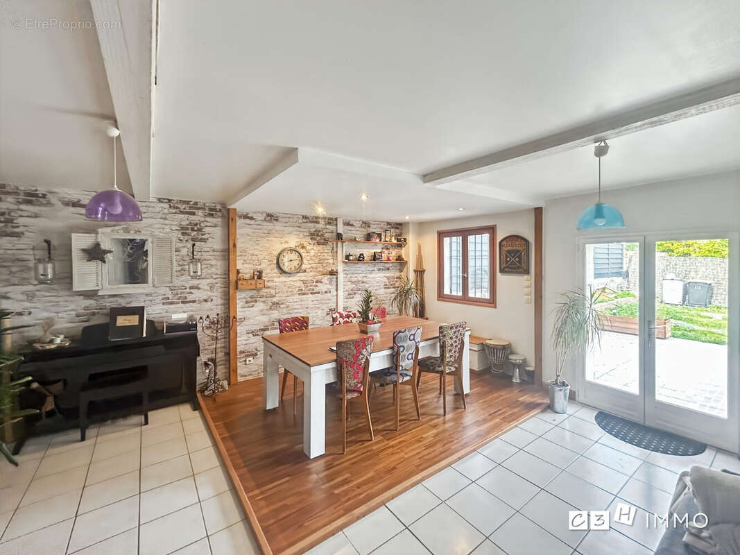 Maison à LAVERNOSE-LACASSE