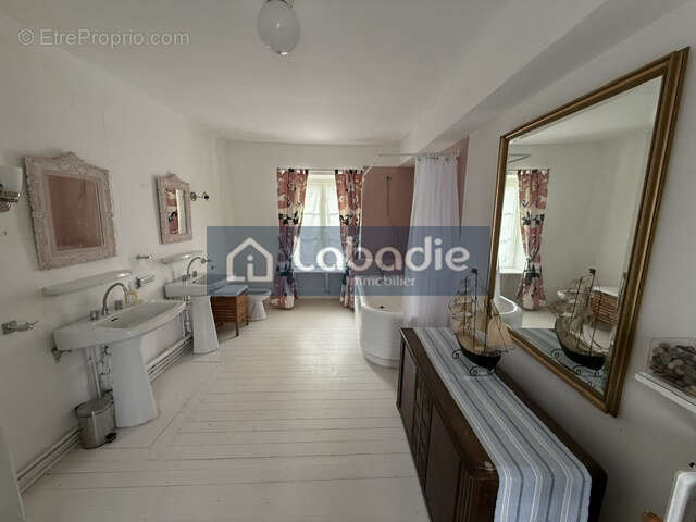 Maison d'habitation en pierre,  dans la bourg de Landelles et Coupigny - photo 13