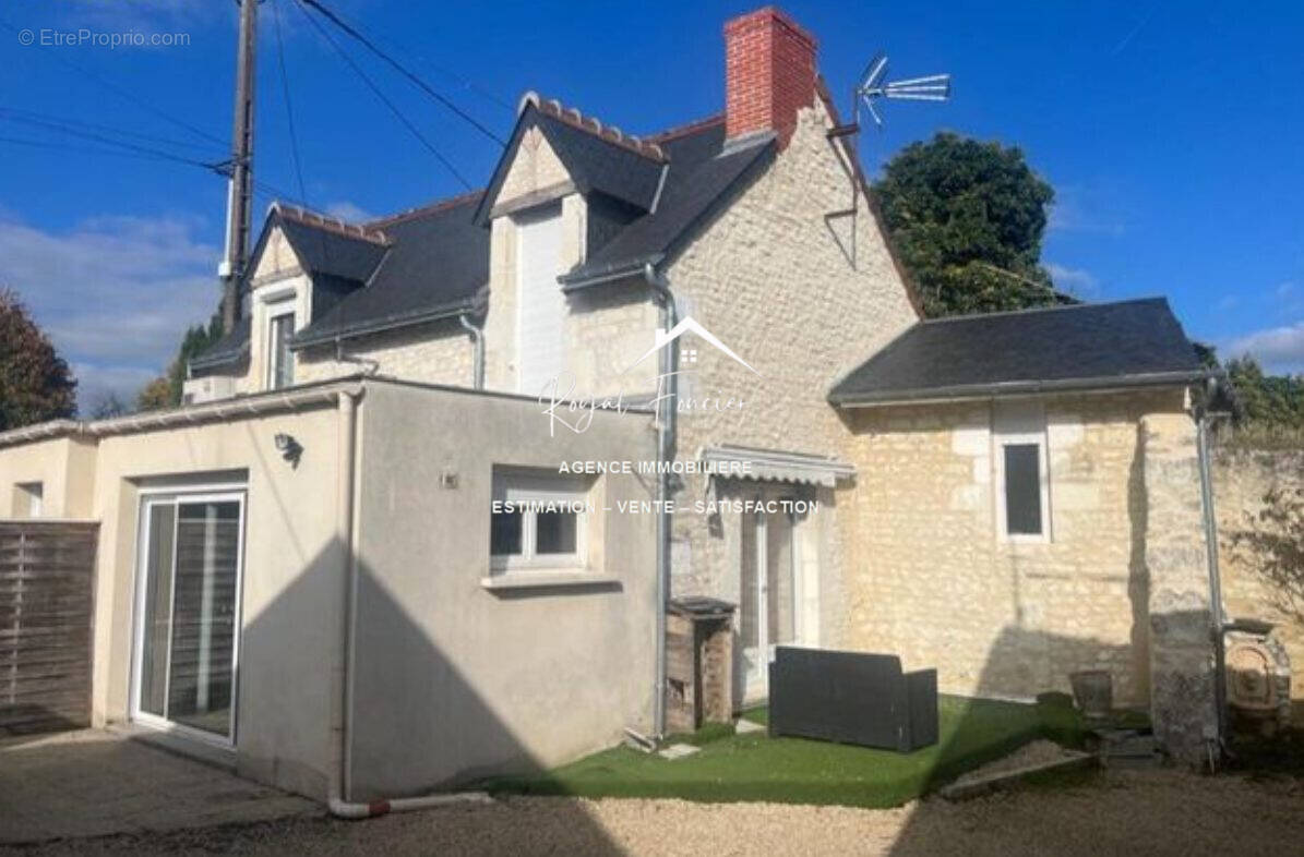 Propriété à VENDRE : maison d\'habitation de 82 m2, appartement de 35 m2, une maison à réhabiliter de 40 m2 - Maison à SAINTE-MAURE-DE-TOURAINE