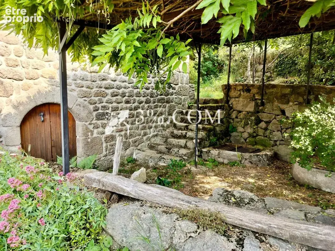 Mas de caractère en pierre de pays de 266m2 - idéal gîte - photo 2