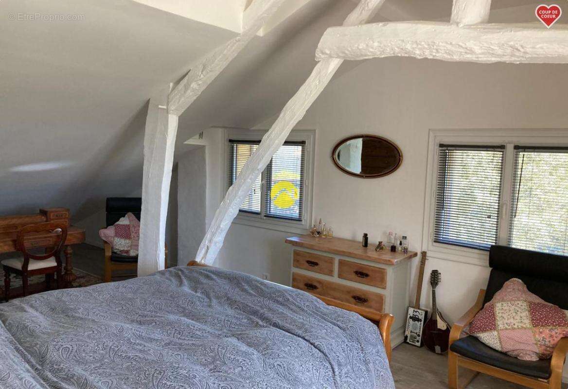 Maison à MAUZAC-ET-GRAND-CASTANG
