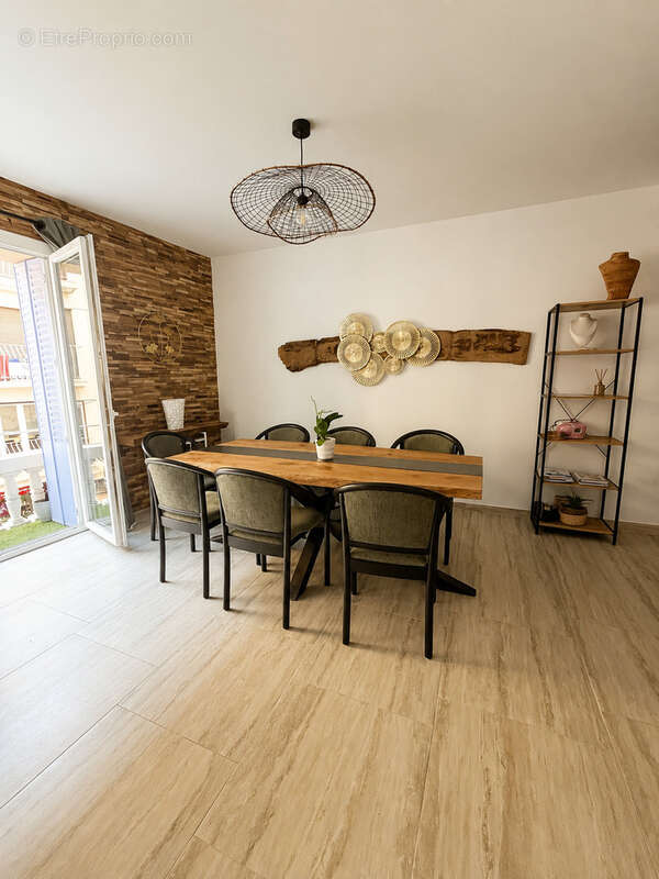 Appartement rénové 78 m2, 2 chambres, cœur historique de Fréjus - photo 2