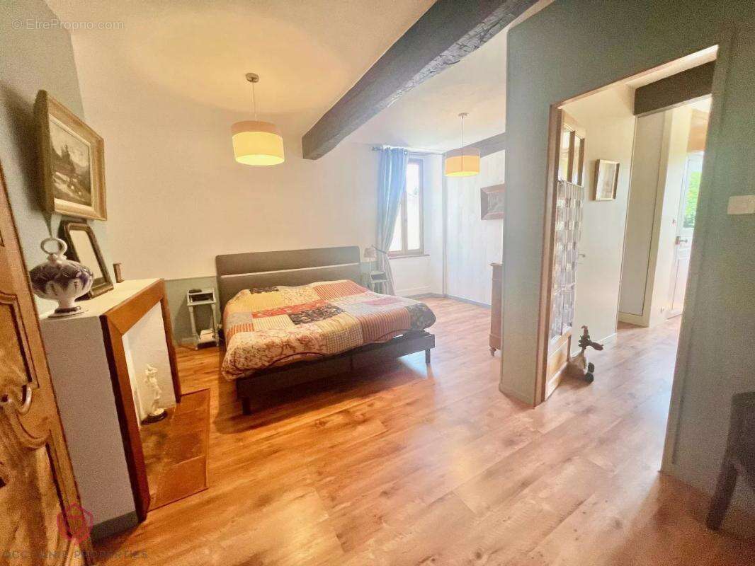 Maison à SAINT-PIERRE-DE-RIVIERE