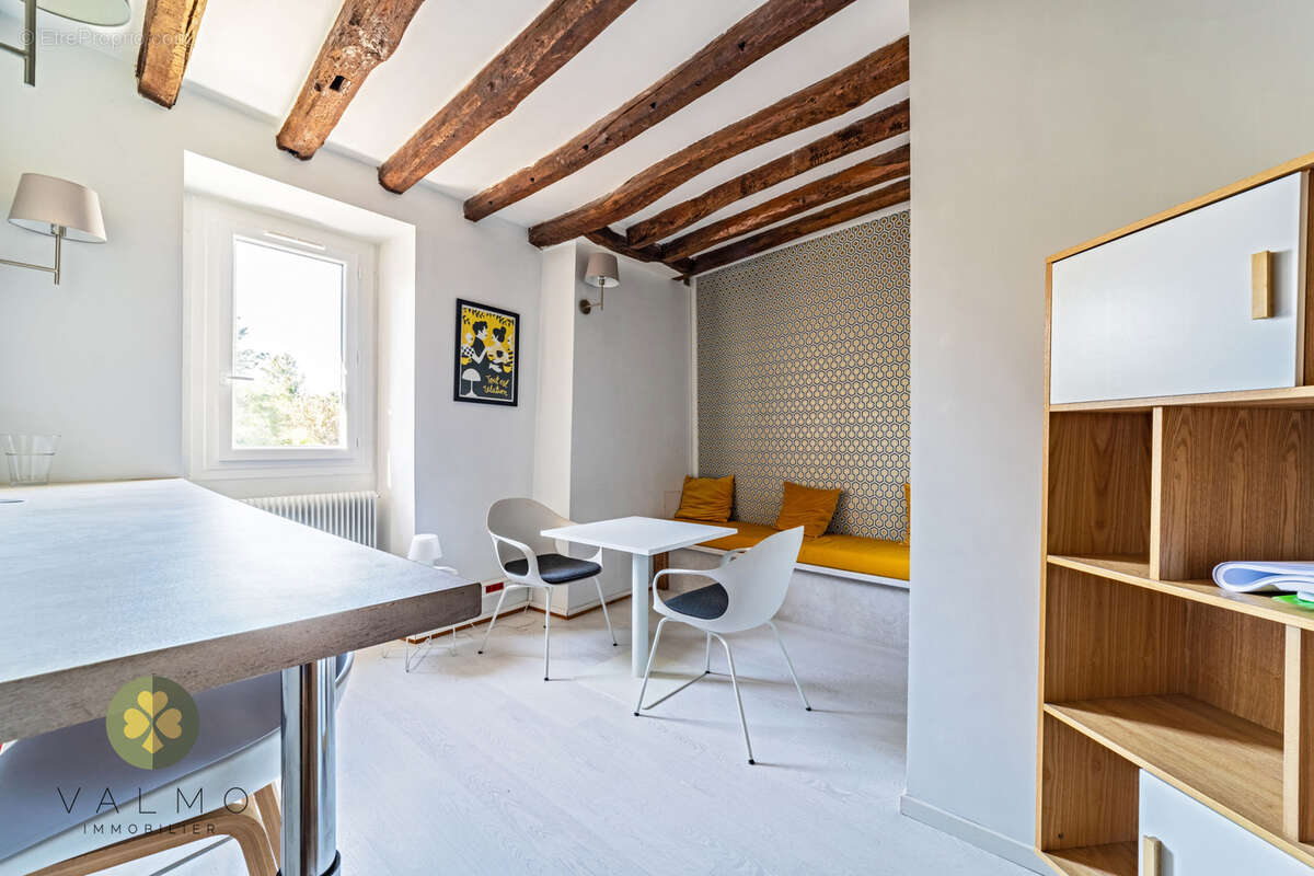 Maison à LA QUEUE-LES-YVELINES