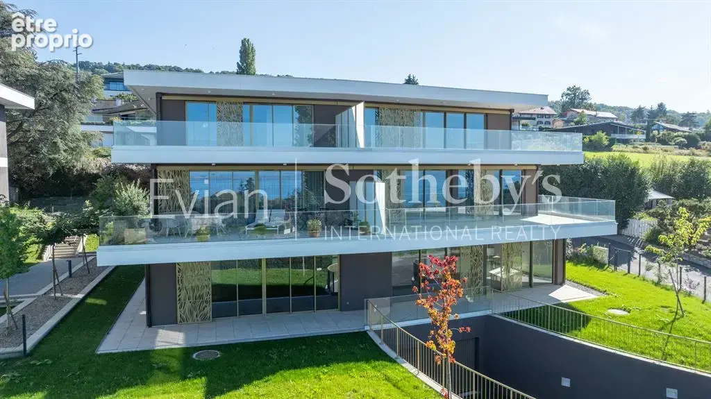 Appartement 8 pièces à Evian Les Bains - photo 2