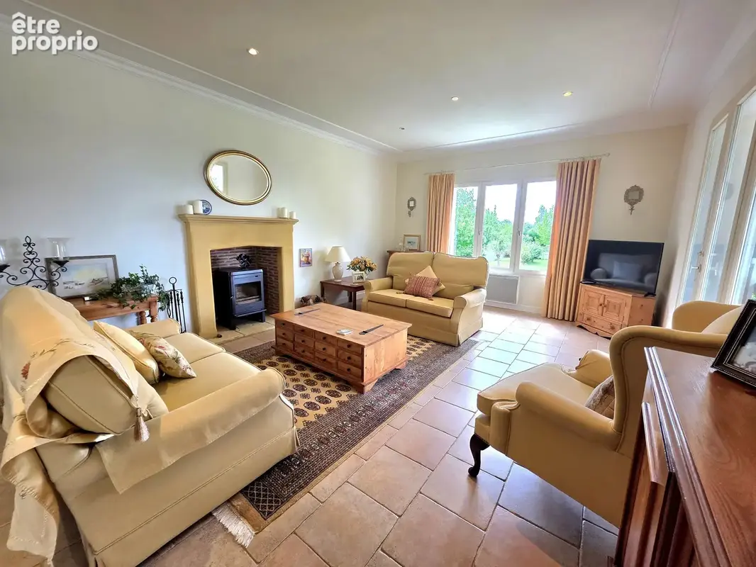 Charmante maison familiale avec piscine et terrasse, grand jardin et belles vues dégagées - photo 4