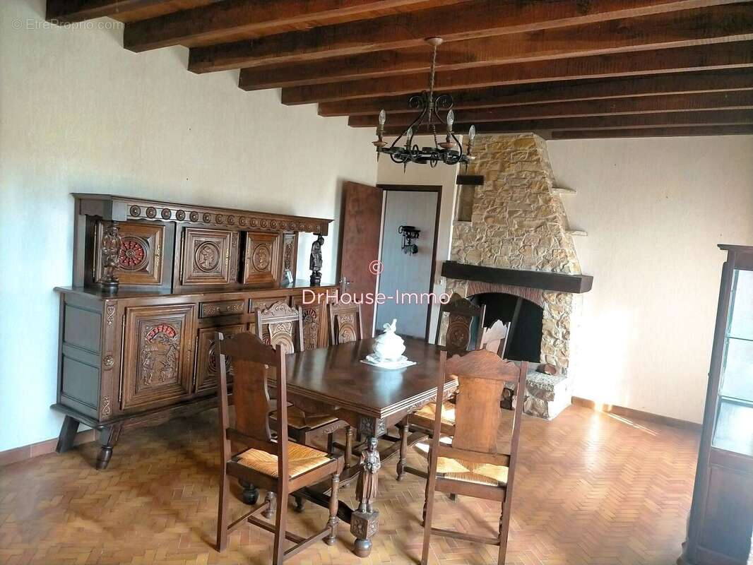 Maison à COURS-DE-PILE