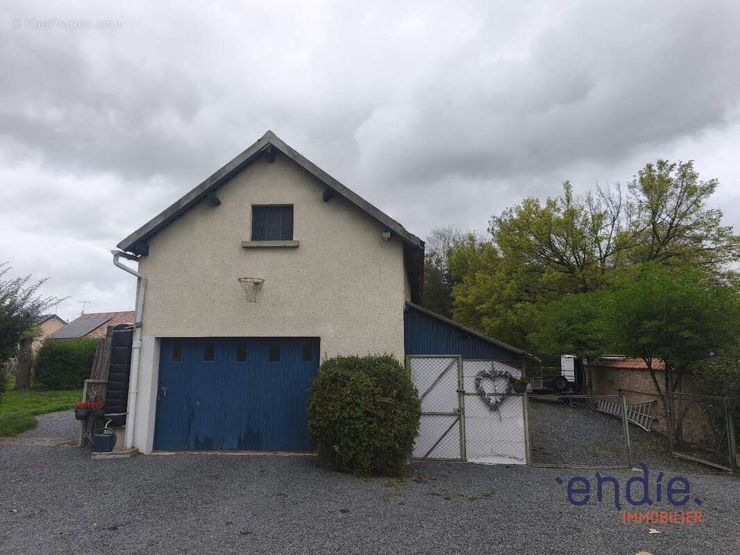 Maison à COSNE-D&#039;ALLIER