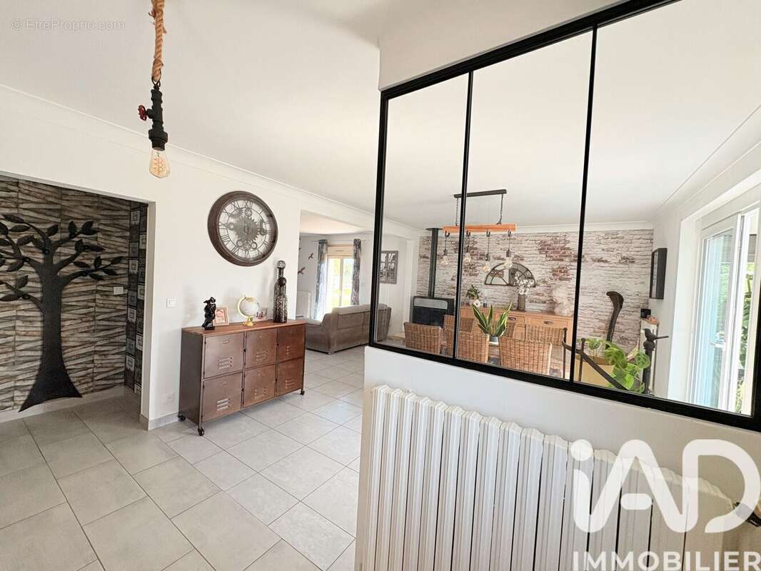 Photo 3 - Maison à NEUILLE