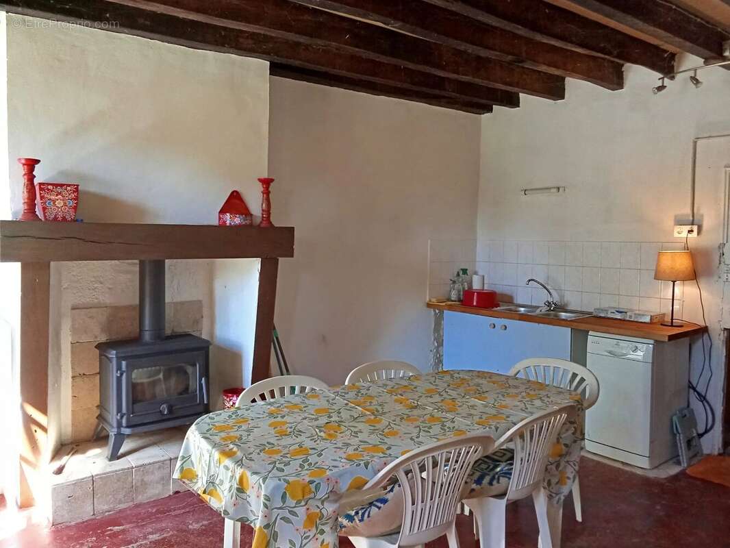 Une maison située dans un hameau, avec un grand jardin - photo 4