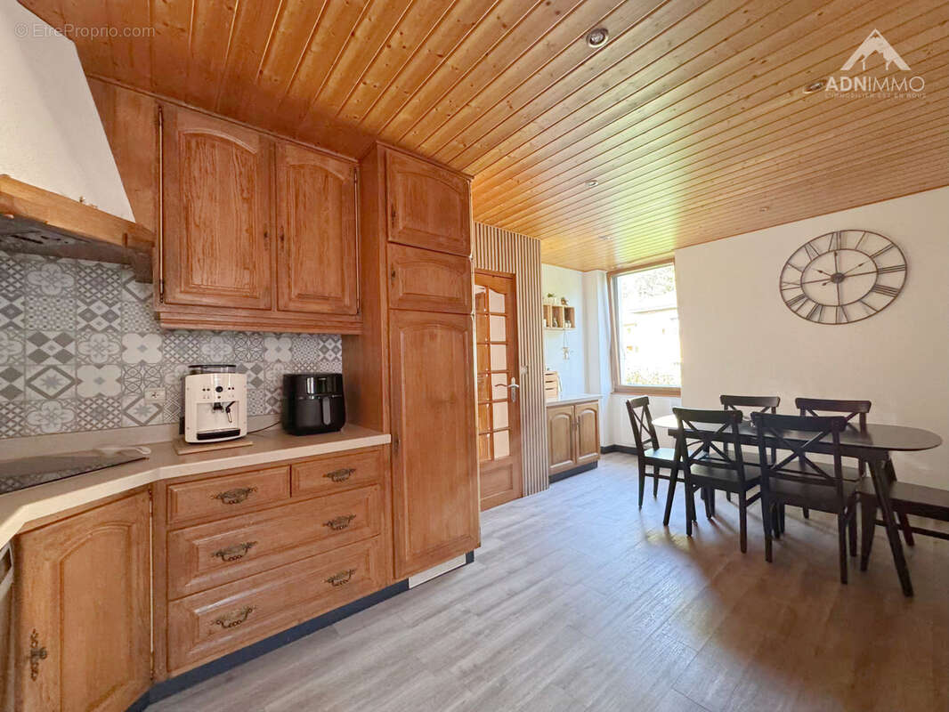 Appartement à COLLONGES