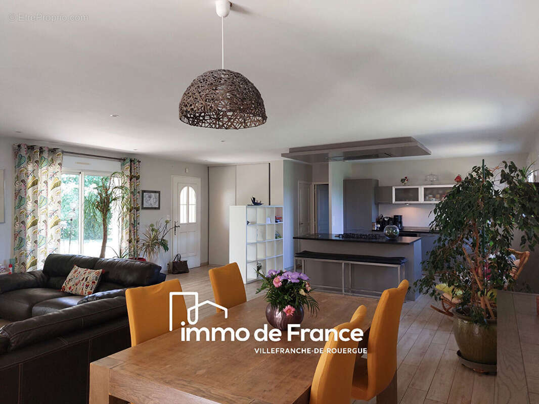 Maison T5/6 , 212m² habitables sous sol avec garage, terrain et piscine. - photo 5