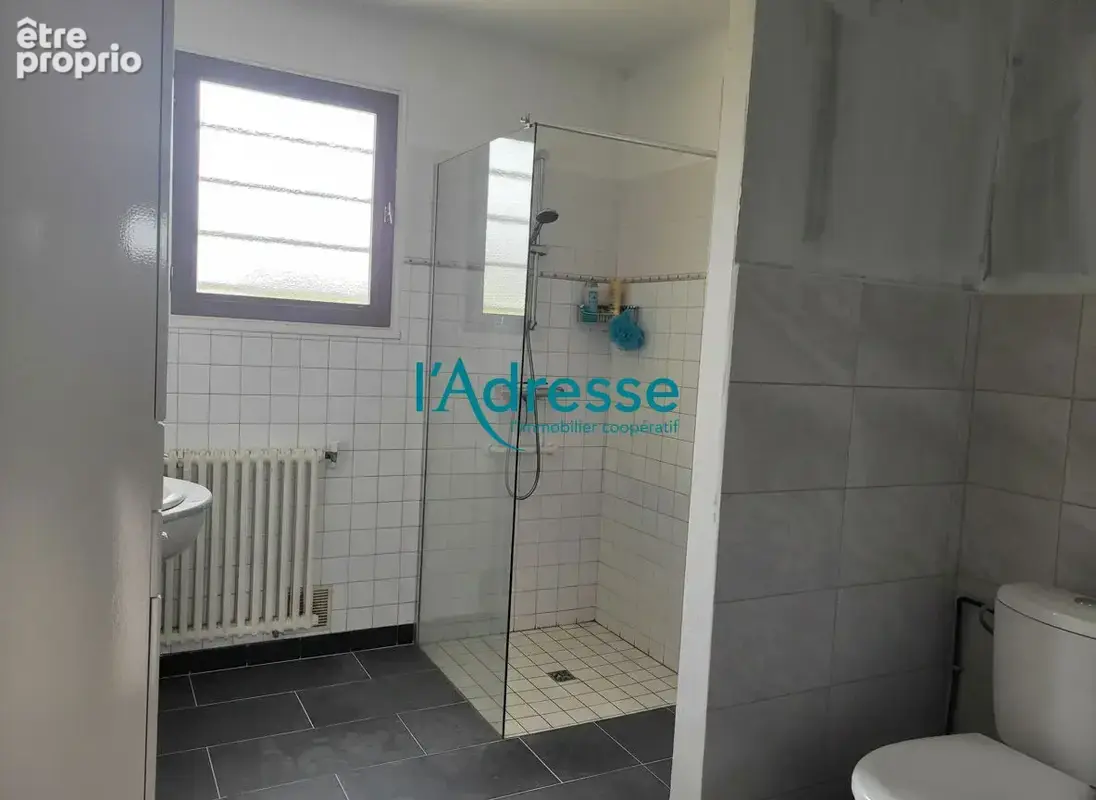Le Petit-Auverné: Grande maison familiale, terrain constructible et dépendances. - photo 5
