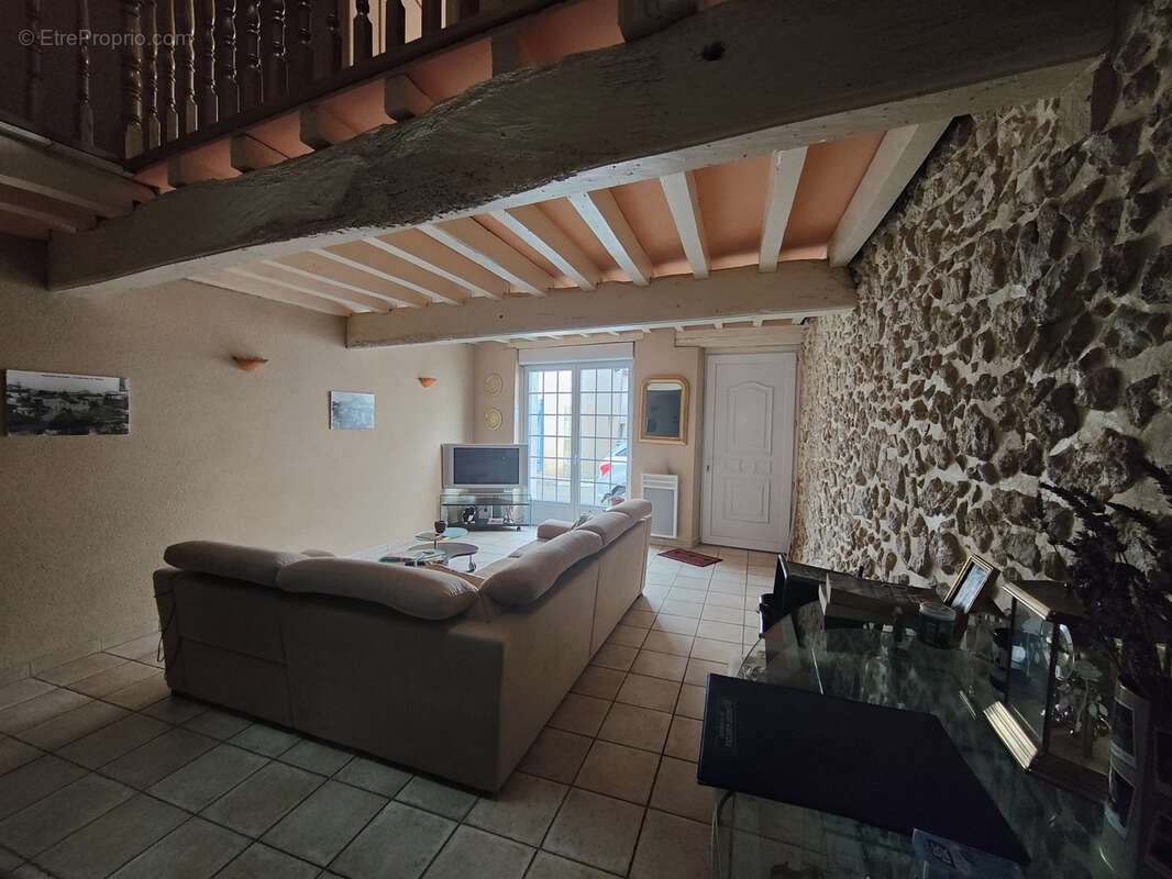 Charmante maison  avec cour en viager occupé - photo 7