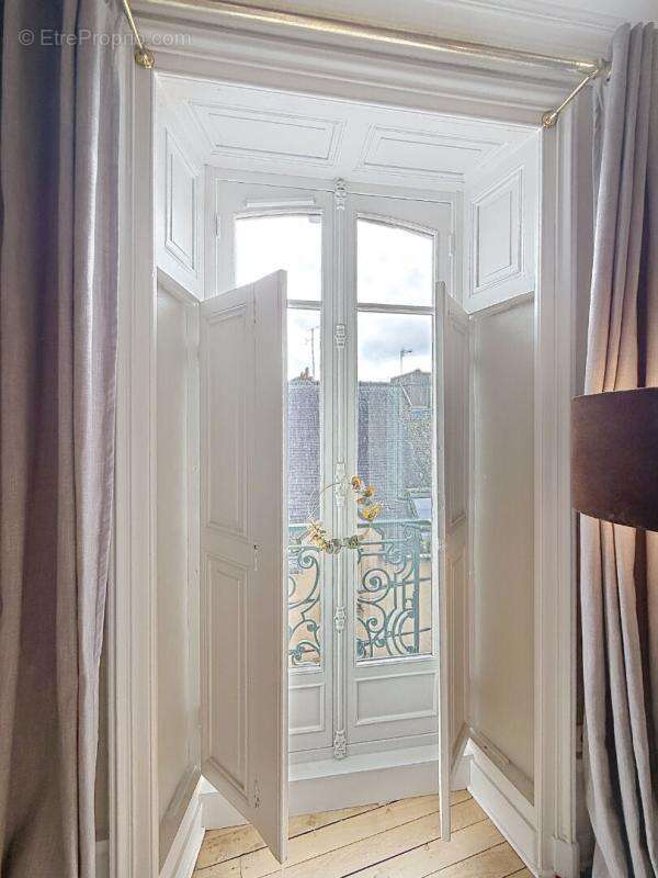 Appartement d'exception de 155 m² dans un ancien hôtel particulier. VANNES HYPER CENTRE - photo 6
