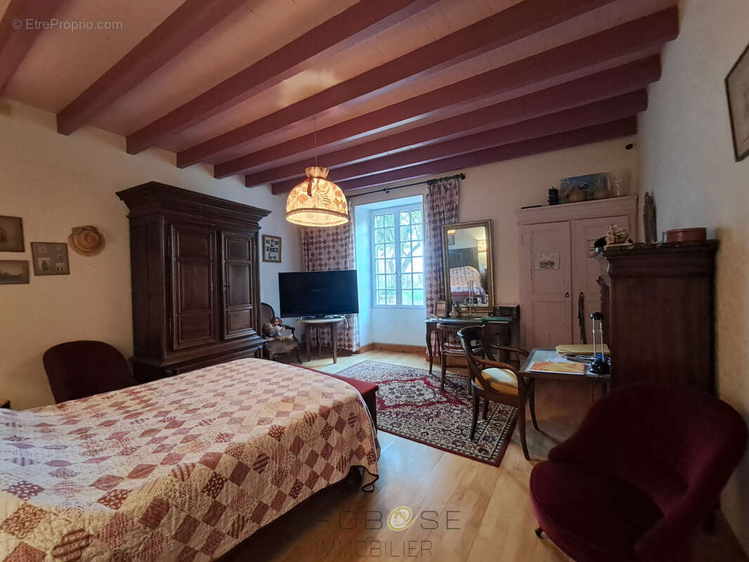 Maison familiale en pierre avec vue panoramique, verger et dépendances. - photo 7