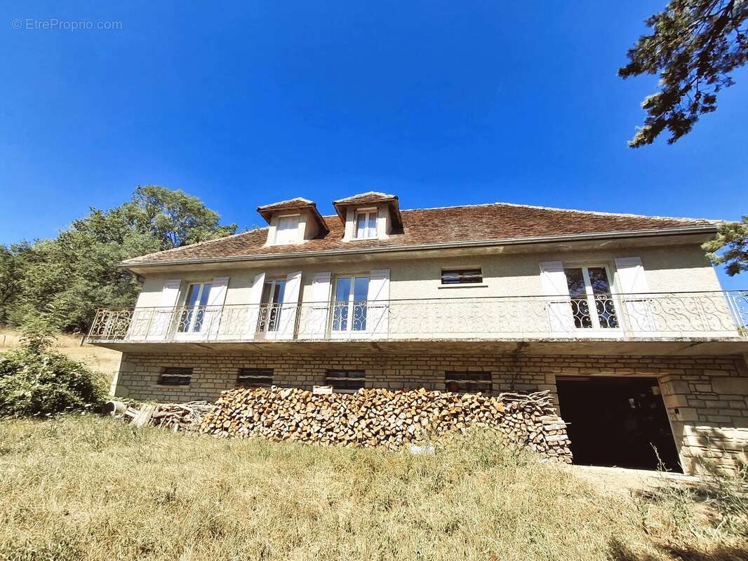 Grande maison familiale avec 2 hectares de terrain, dépendances et vue imprenable sur la campagne - photo 12