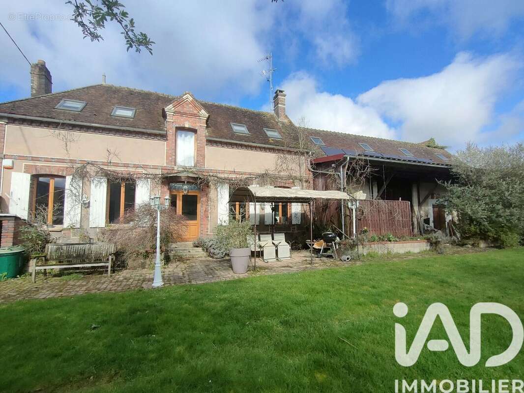 Maison 181 m² à Courgenay  - photo 2