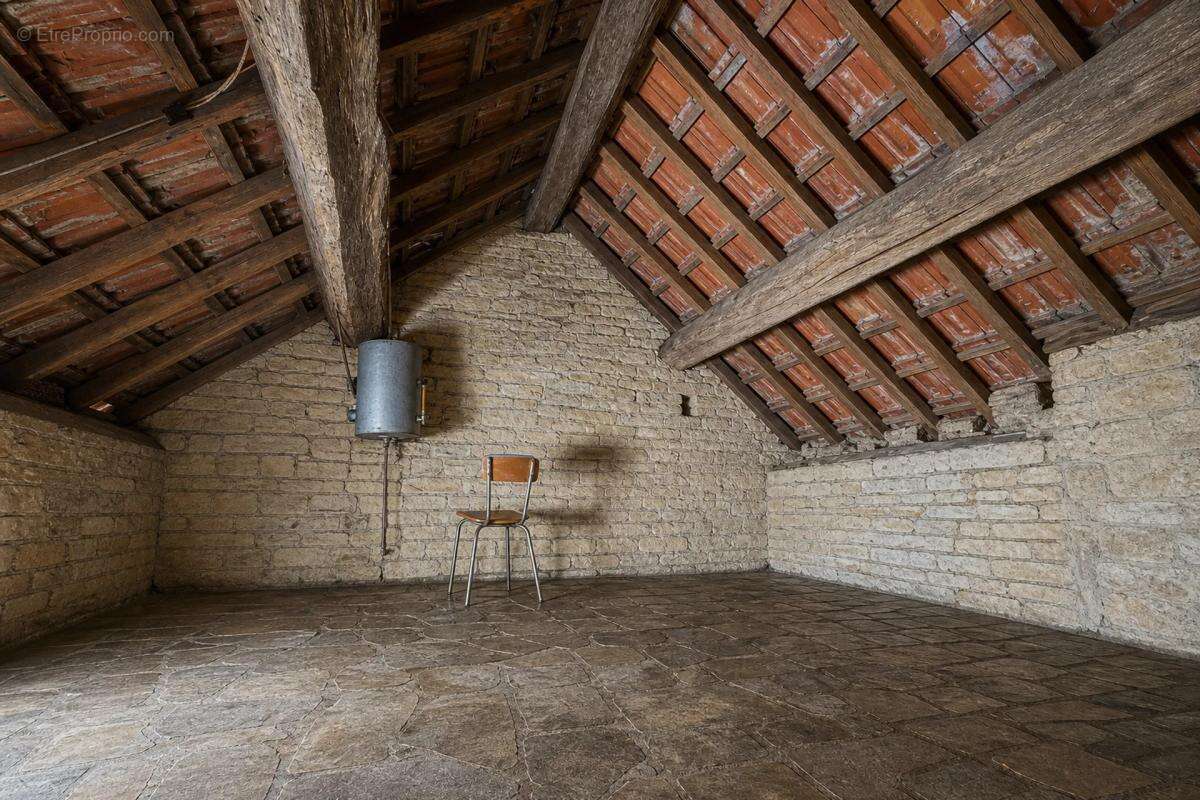 Maison à MONTIGNY-SUR-AUBE
