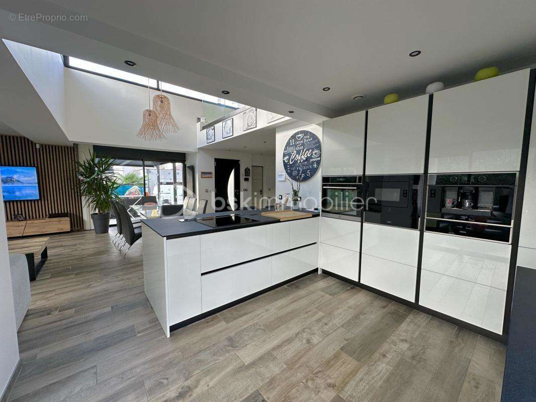 Maison à MOISSY-CRAMAYEL