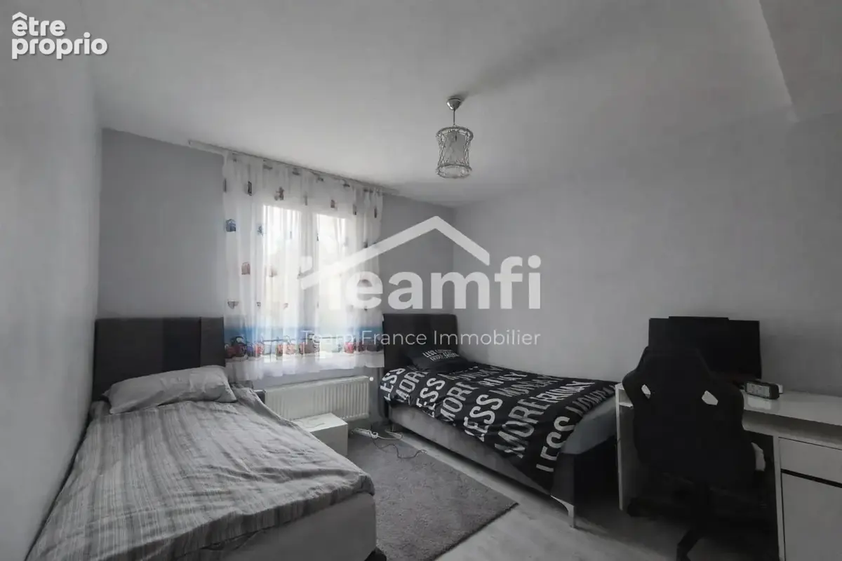 Maison 108 m² à Thiers  - photo 9