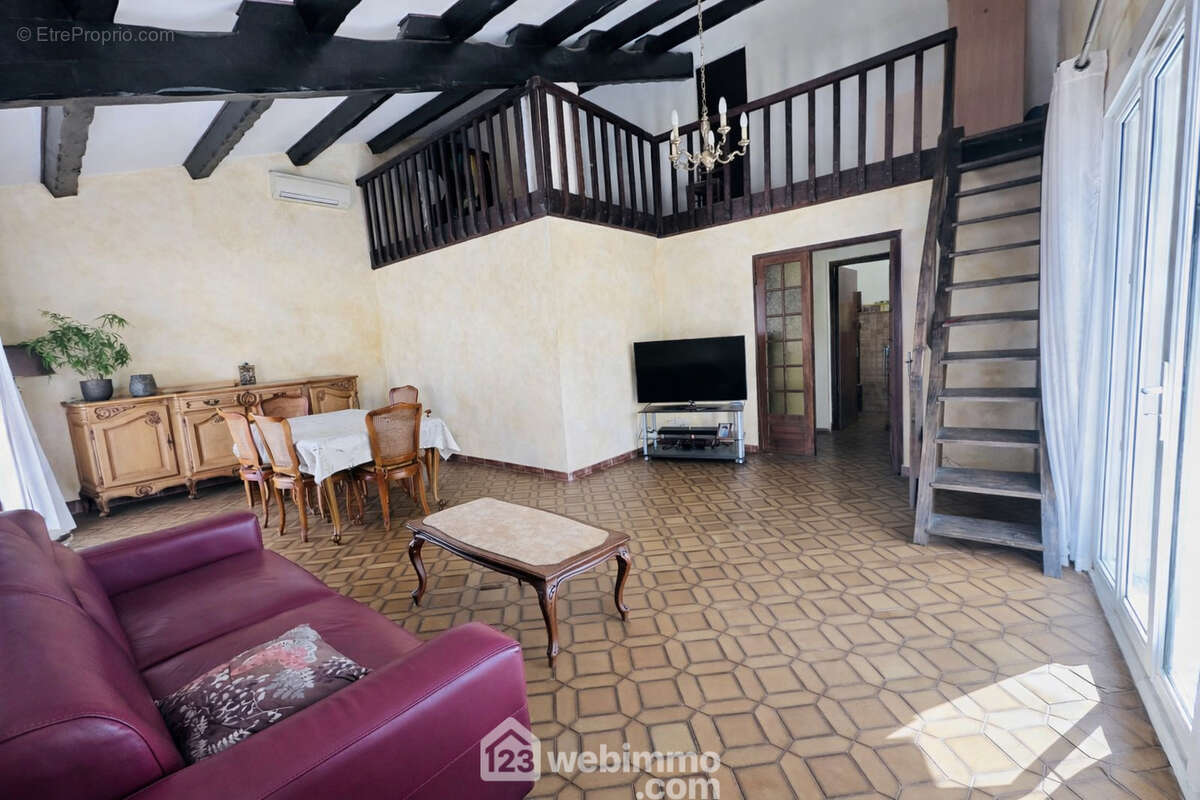 Maison à MAUGUIO