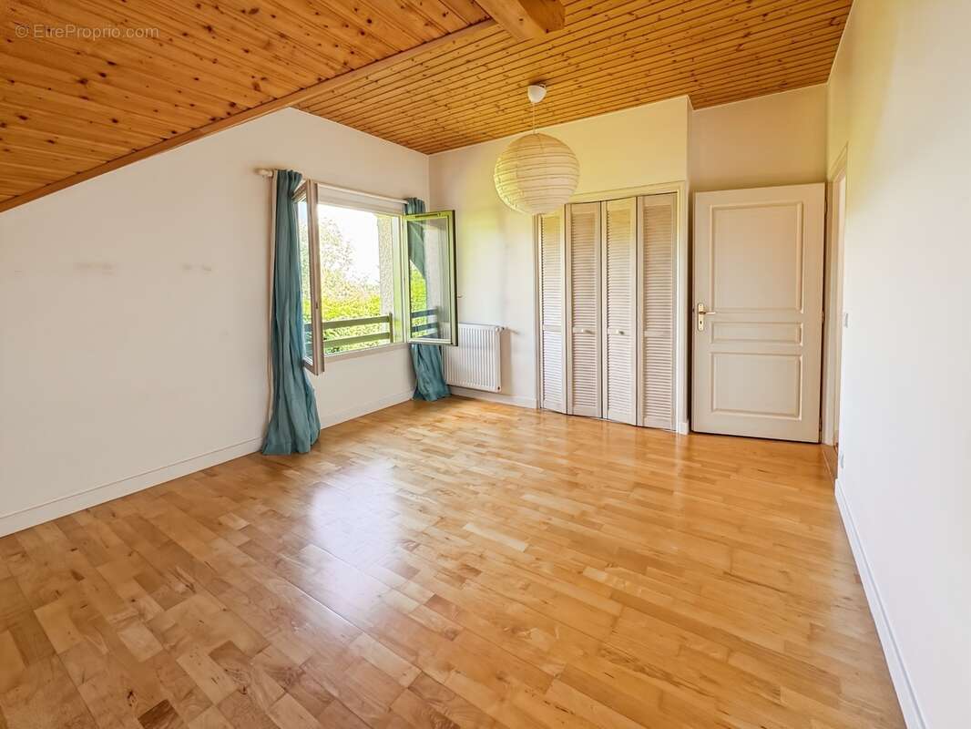 Élégante propriété familiale de 192 m² avec 6 chambres au cœur de Tutégny - photo 9