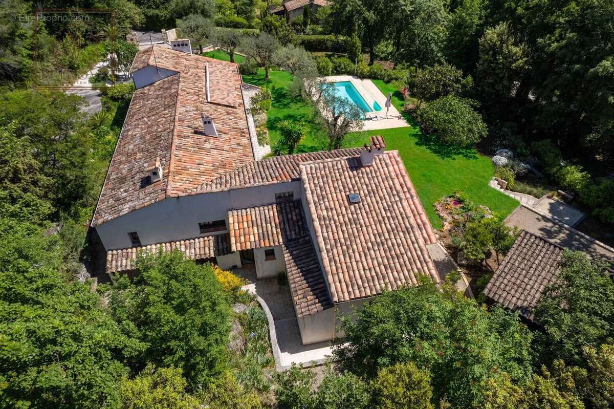 Maison à TOURRETTES-SUR-LOUP