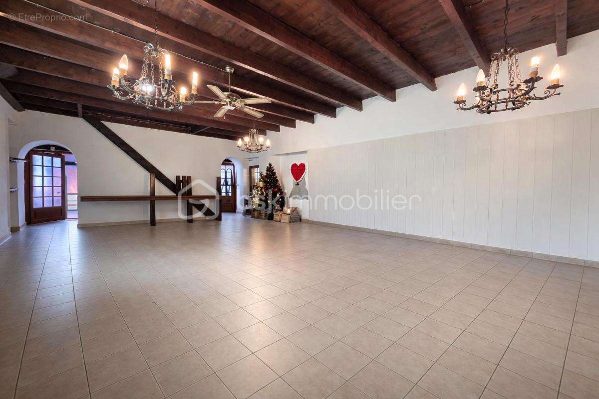 Immeuble en pierre avec ancien restaurant, appartement rénové et terrain de 2900 m² – Fort potentiel – Le Teil - photo 18