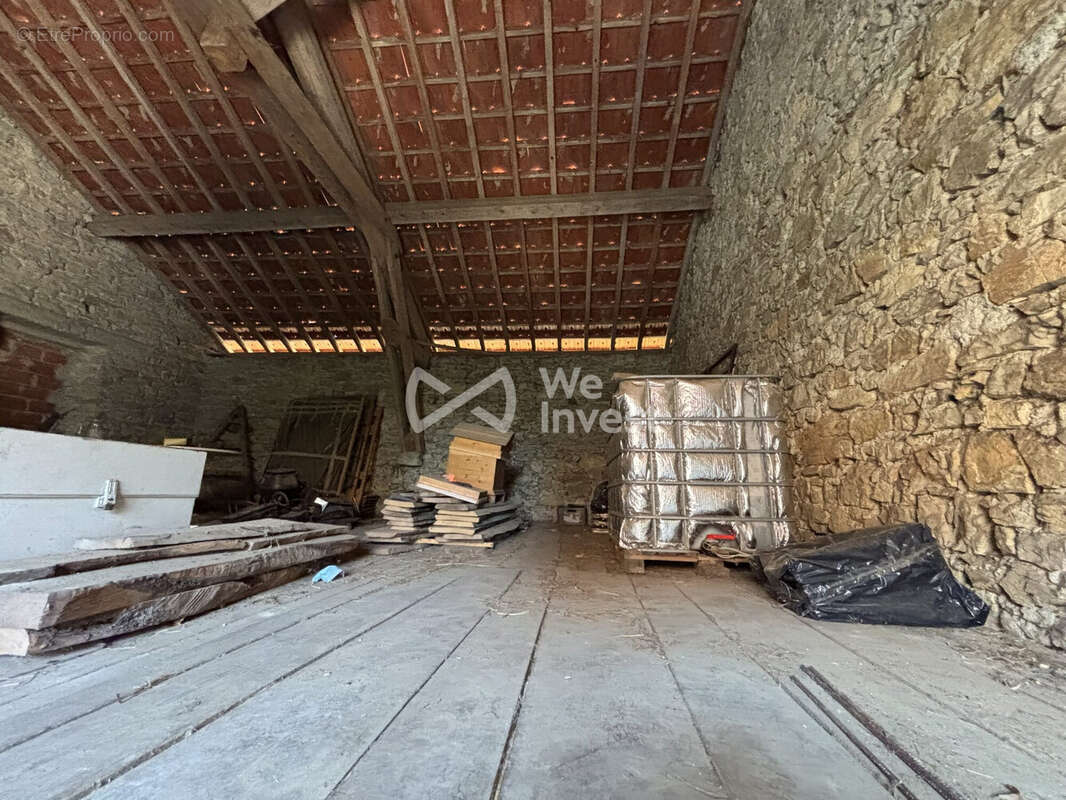 Maison 140 m² à Lalleyriat  - photo 4