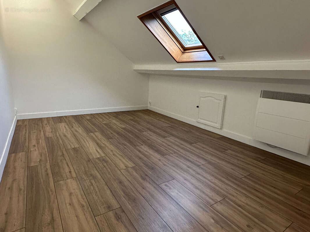 Appartement à SAINT-CYR-LA-RIVIERE