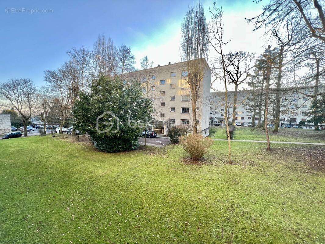 Appartement à VILLE-D'AVRAY