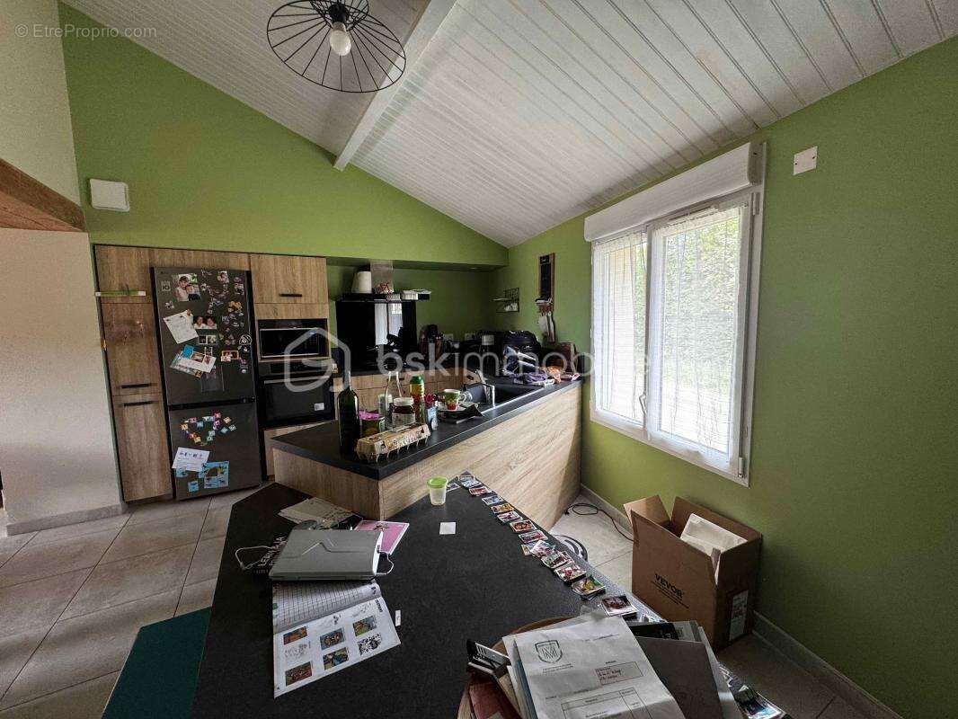 Maison avec logement indépendant loué, dépendances et terrain de 2 363 m² - photo 6