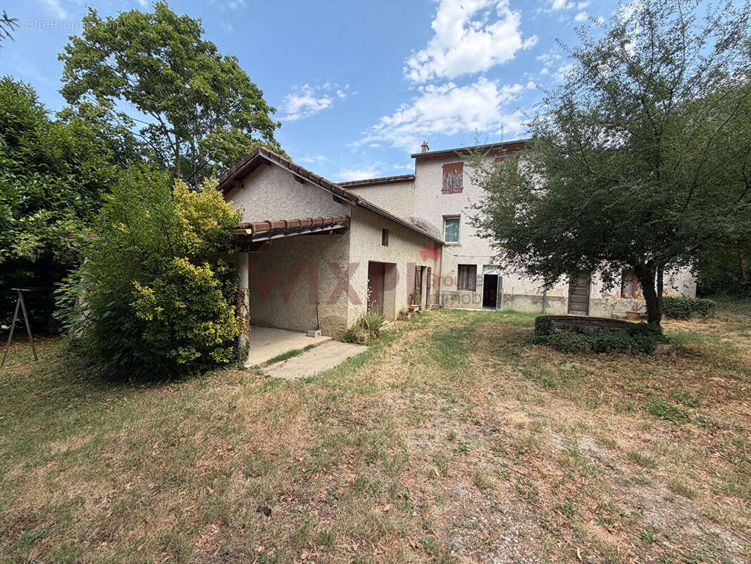 A vendre ferme de 190m² avec terrain de 11000m² - photo 2