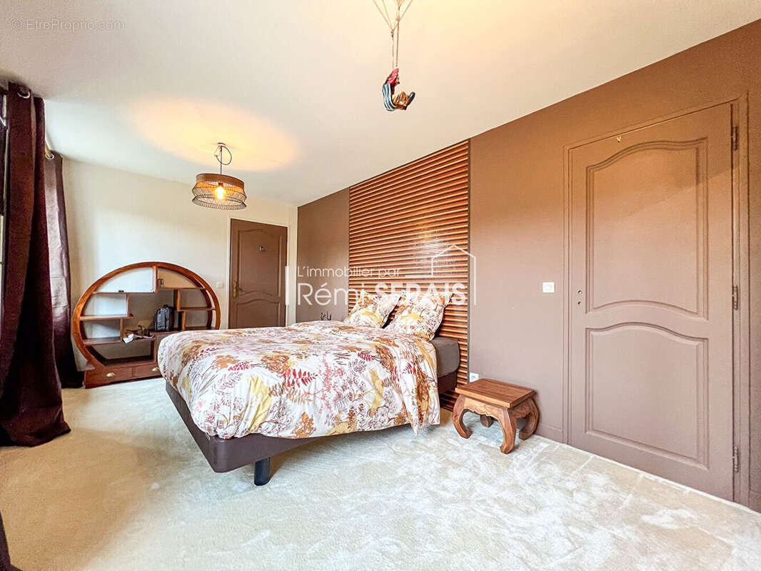 À vendre - Maison de caractère avec piscine et dépendance à Clécy, au coeur de la Suisse Normande - photo 10