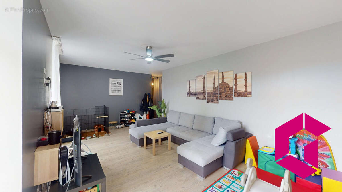 Appartement à LE CHAMBON-FEUGEROLLES