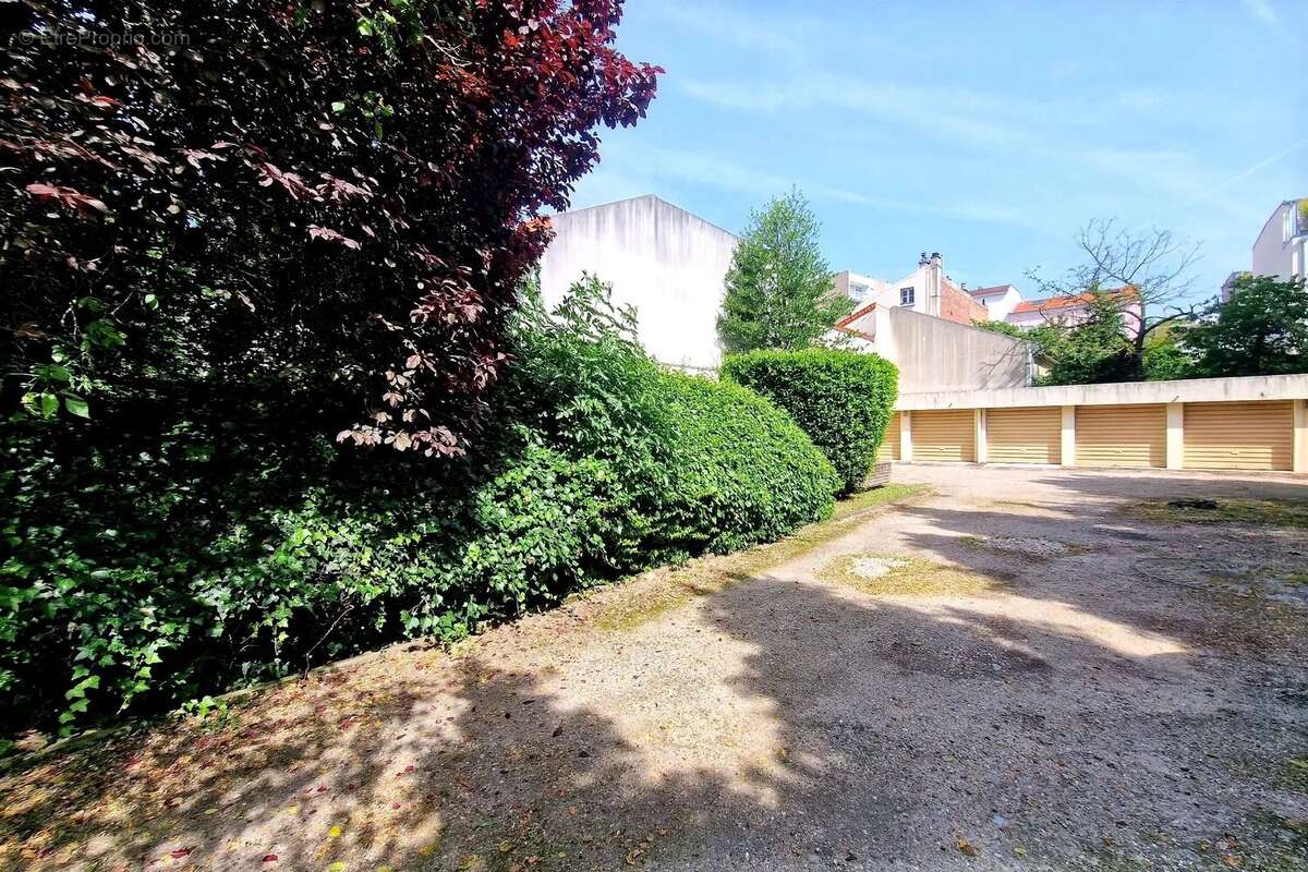 Appartement à LES LILAS